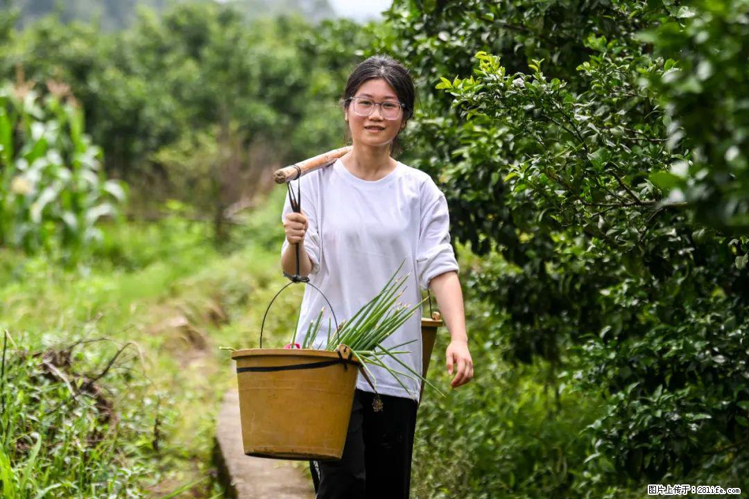 全网追的“扁担女孩”,找了一份暑假工,时薪12元 - 郴州生活资讯 - 郴州28生活网 chenzhou.28life.com