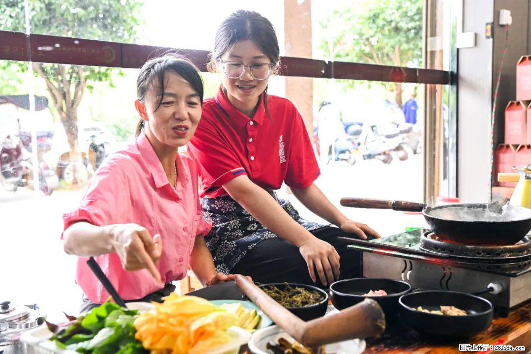 全网追的“扁担女孩”,找了一份暑假工,时薪12元 - 郴州生活资讯 - 郴州28生活网 chenzhou.28life.com